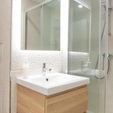 Gorgeous Renovated 2br Ac * Málaga